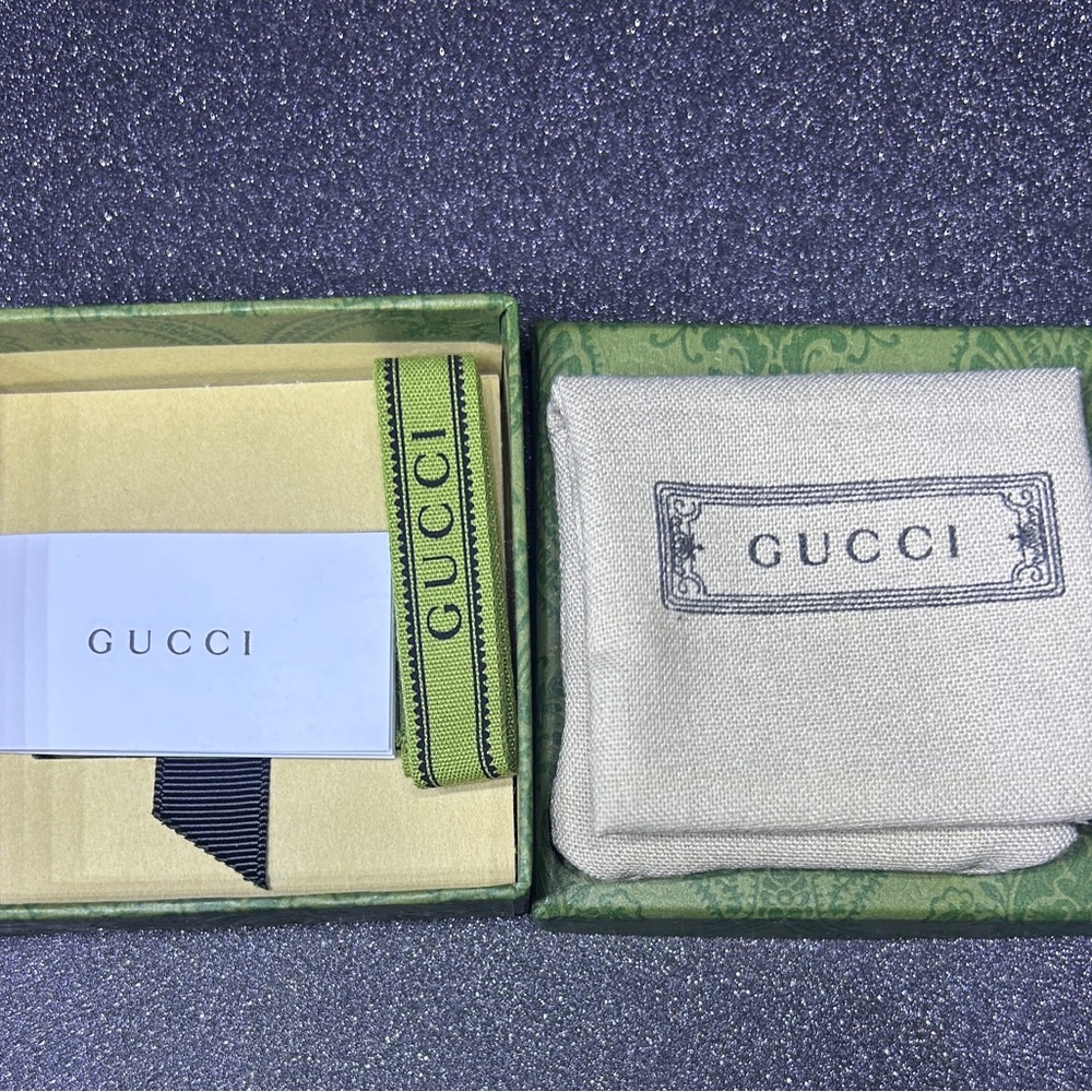 Gucci Gold GG Logo Stud Earrings New - Picture 7 of 7